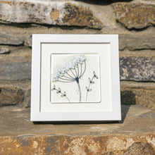 Load image into Gallery viewer, Cow Parsley small frame hand made by Flow Glass Orkney Isles Scotland
