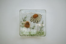 Load image into Gallery viewer, Golden Daisy fused glass small dish hand made by Flow Glass Kirkwall Orkney Islands Scotland 
