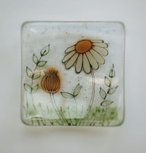 Load image into Gallery viewer, Golden Daisy fused glass small dish hand made by Flow Glass Kirkwall Orkney Islands Scotland 
