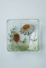 Load image into Gallery viewer, Golden Daisy fused glass small dish hand made by Flow Glass Kirkwall Orkney Islands Scotland 
