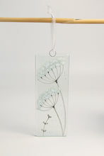 Load image into Gallery viewer, Cow Parsley long hanging by Flow Glass Orkney Isles Scotland
